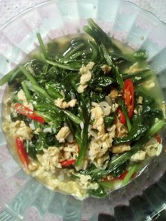 Foto resep Tumis Sawi Orak Arik Telur Kuah Pedas