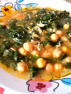 Una foto de Potaje de garbanzos con espinacas rápido