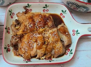 Hình của món Gà rim nước tương.