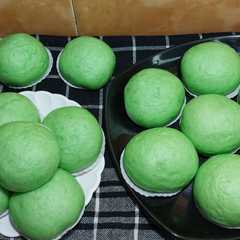 รูปของ Bakpao pandan ekonomis isi coklat meskipun sudah dingin tetap lembut