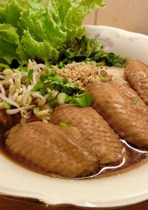 รูปของ ก๋วยเตี๋ยวไก่ตุ๋น By ครัวแม่ศรีเหลี่ยม