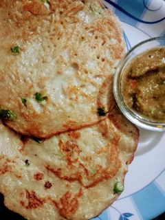 सिंघाड़े आलू चीला (singhare aloo cheela recipe in Hindi) रेसिपी मुख्य फोटो