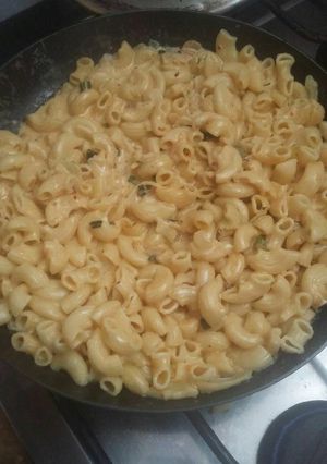 Una foto de Fideos con cheddar y verdeo