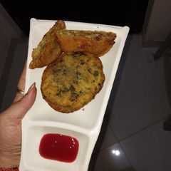 A picture of Stuffed Methi Kachori.