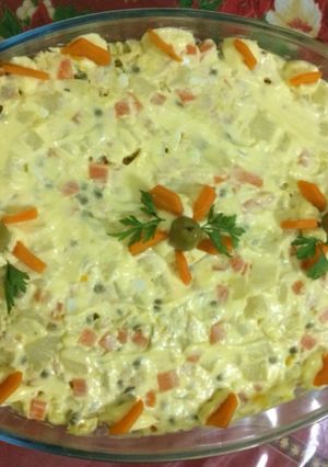 Una foto de Ensalada Rusa con pollo