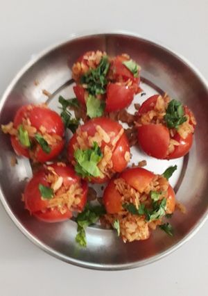 ટામેટાં પૌંઆ (Tomato Poha Recipe In Gujarati) રેસીપી મુખ્ય ફોટો