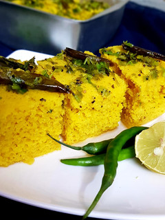 गुजराती ढोकला (Gujarati Dhokla recipe in hindi) रेसिपी मुख्य फोटो