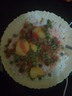 A picture of Rice served with livers and peas stew#authormarathon#.