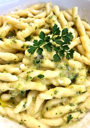 Foto di Trofie con zucchine e acciughe