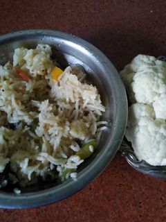 காலிஃப்ளவர் புலாவ் (Cauliflower pulao recipe in tamil) செய்முறை முக்கிய புகைப்படம்