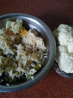 காலிஃப்ளவர் புலாவ் (Cauliflower pulao recipe in tamil) செய்முறை முக்கிய புகைப்படம்