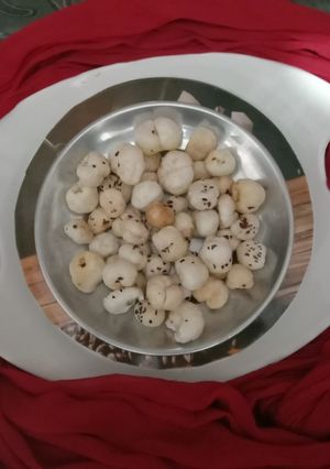 व्रत के नमकीन मखाना (Vrat ke namkeen makhana) रेसिपी मुख्य फोटो