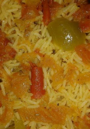 صورة لوصفة رز بالطماطم والفلفل الرومي