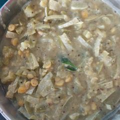 A picture of Snake gourd pepper gravy.