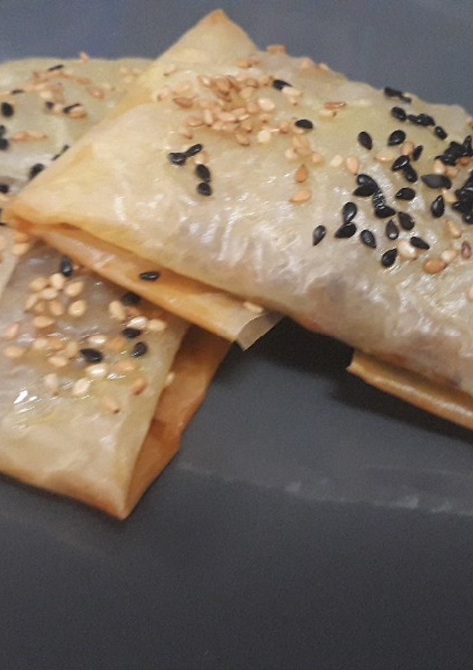 Una foto de Pastelitos de masa filo con relleno de atún