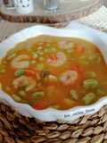 Sopa de habas con verduras y gambas
