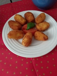 Una foto de Croquetas queso Manchego🧀