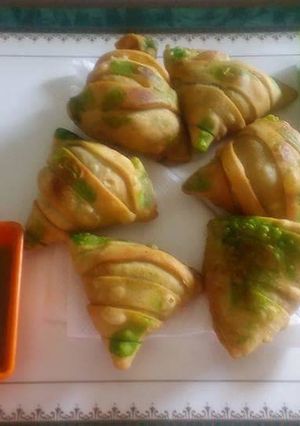 चीज़ पालक समोसा (Cheese palak samosa recipe in hindi) रेसिपी मुख्य फोटो
