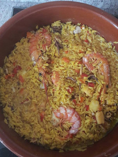 Una foto de Paella de marisco
