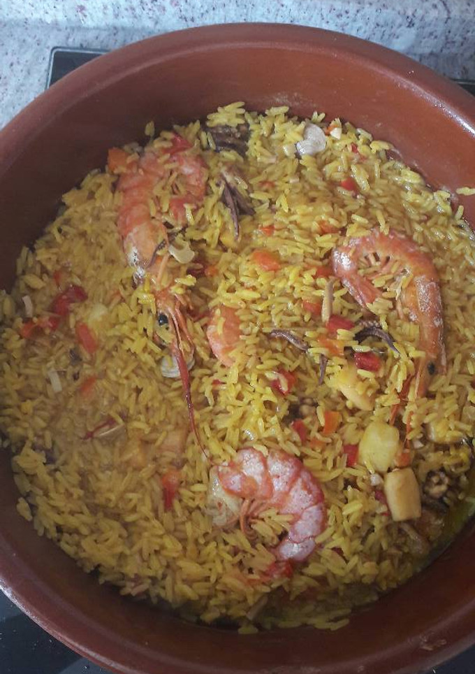 Una foto de Paella de marisco