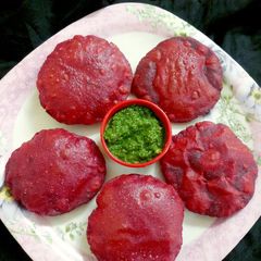A picture of Beet root poori.
