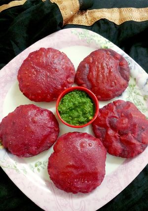 A picture of Beet root poori.