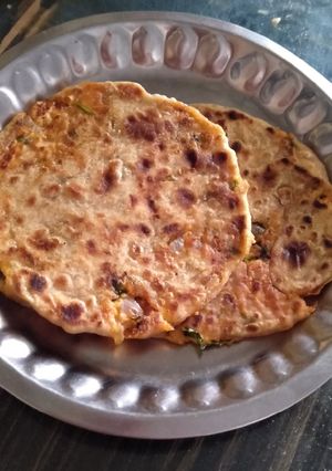 પનીર પરોઠા (Paneer Paratha Recipe In Gujarati) રેસીપી મુખ્ય ફોટો