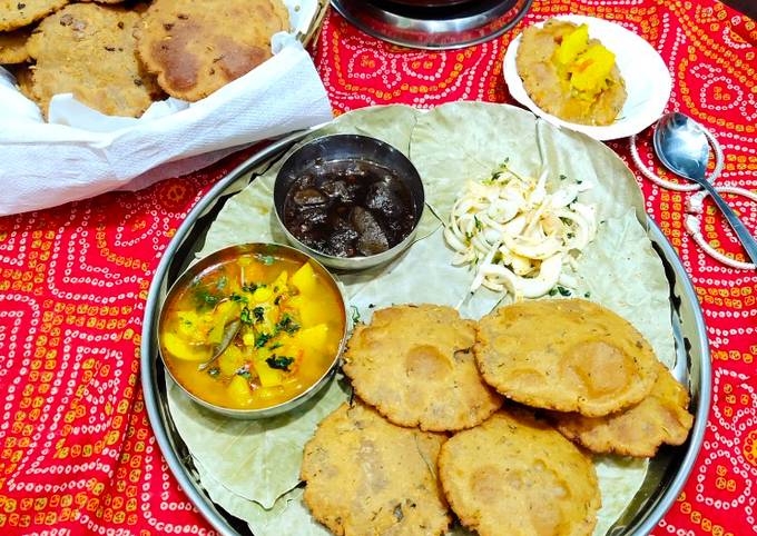 Potato pumpkin sabji and barley bedmi puri