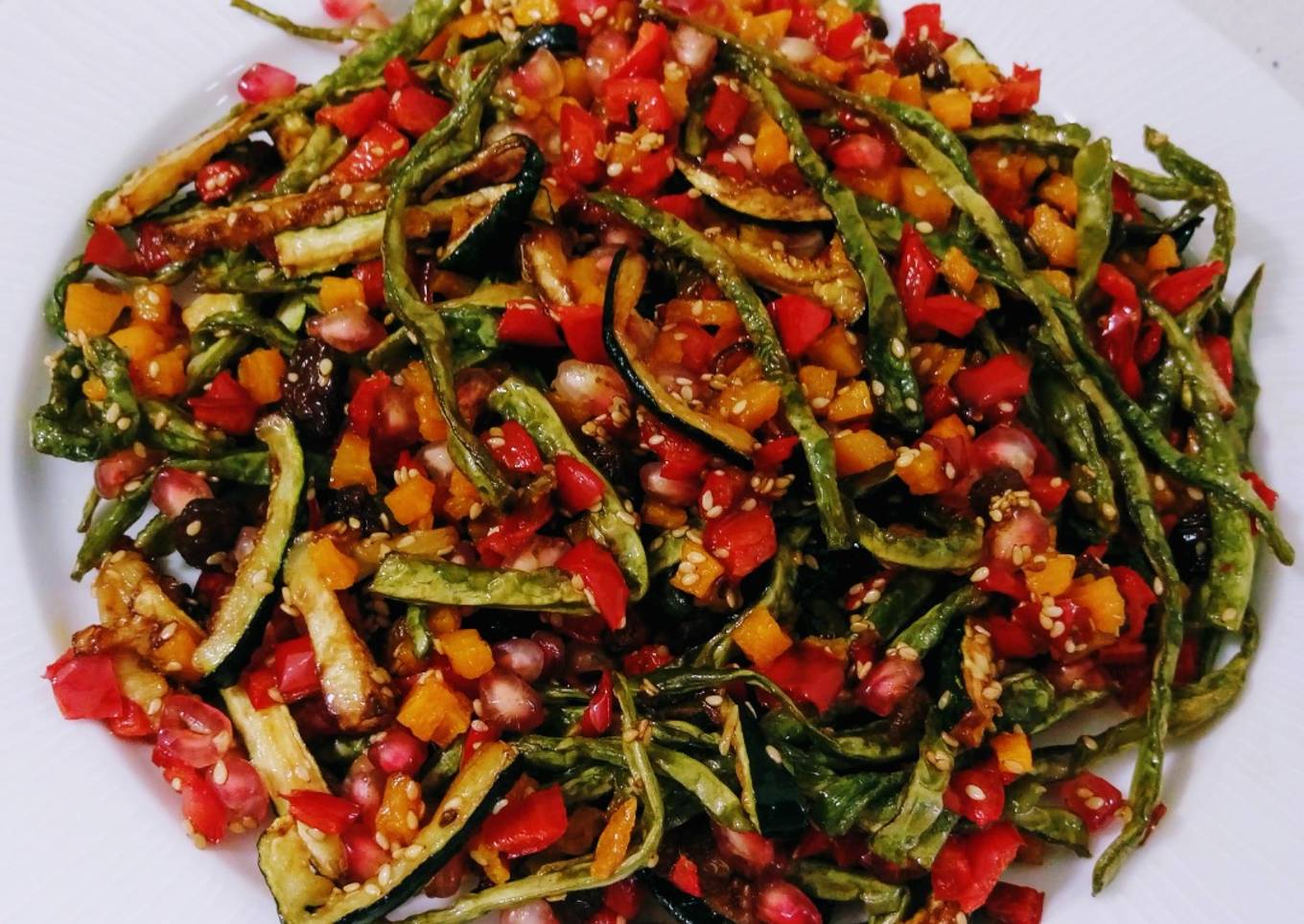 Wok de verduras con sésamo, pasas, anís y granada