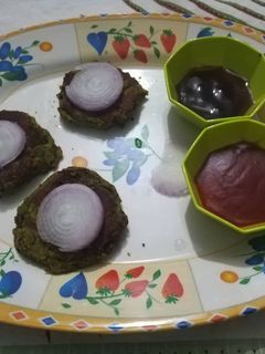 तोरई के छिलके के क़बाब (Torai ke chhilke ke kabab recipe in Hindi) रेसिपी मुख्य फोटो