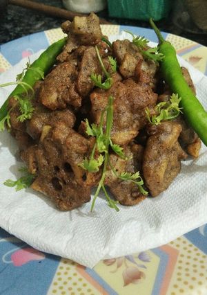 A picture of Kuttu ki Chatpte pakorde.