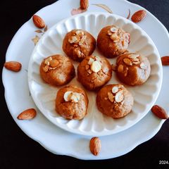 A picture of Healthy tasty sonth powder and Barley powder dry fruits ladoo.