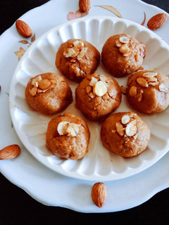 A picture of Healthy tasty sonth powder and Barley powder dry fruits ladoo.