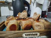 Una foto de pan integral con levadura fresca