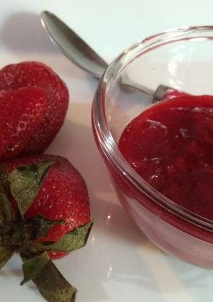 A picture of Very easy recipe of strawberry jam.
