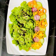 A picture of 🥗.