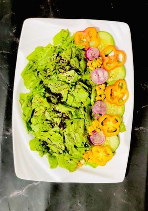 A picture of 🥗.