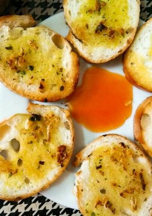 Hình của món Bánh mì nướng bơ tỏi.