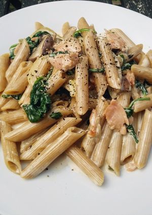 A picture of Creamy Smoked Salmon and Mushroom Pasta.