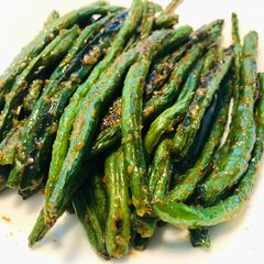 A picture of Lemon Mustard Roasted Green Beans.
