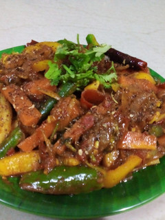 வெஜ் கடாய் கிரேவி கோதுமை பரோட்டா (Veg kadaai gravy kothumai parotta recipe in tamil) செய்முறை முக்கிய புகைப்படம்