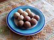 Una foto de cocadas de coco y avena