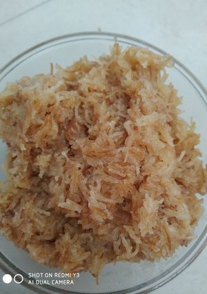 ઘઉં ની મીઠી શેવ (Wheat Sweet Sev Recipe In Gujarati) રેસીપી મુખ્ય ફોટો