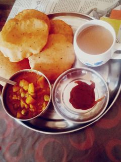 आलू अजवाइन की खस्ता पूरी (aloo Ajwain ki khasta poori recipe in Hindi) रेसिपी मुख्य फोटो
