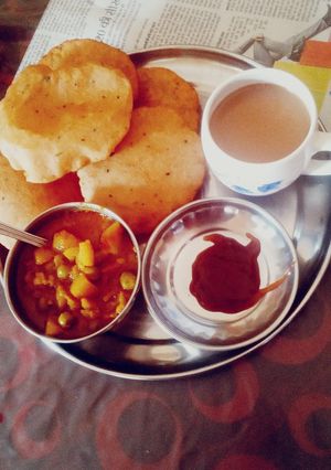 आलू अजवाइन की खस्ता पूरी (aloo Ajwain ki khasta poori recipe in Hindi) रेसिपी मुख्य फोटो