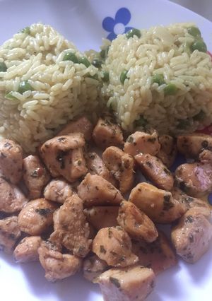 Une photo de Riz 🍚 au blanc de poulet 🐓