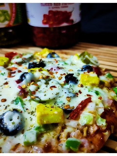 વેજ.પીઝા (Veg. Pizza Recipe In Gujarati) રેસીપી મુખ્ય ફોટો