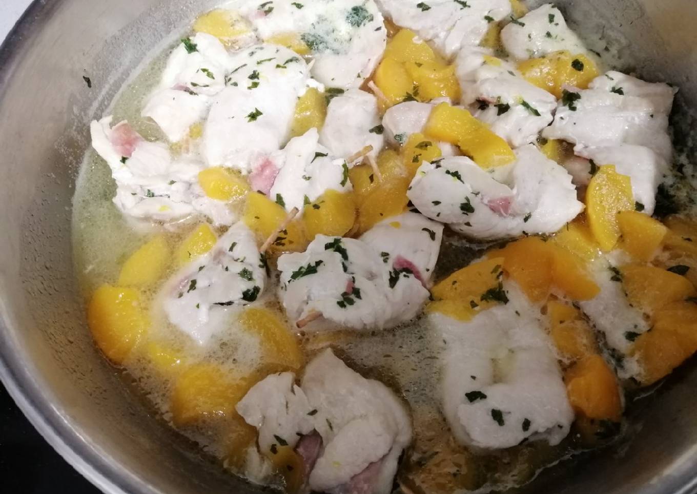 Pollo con melocotón