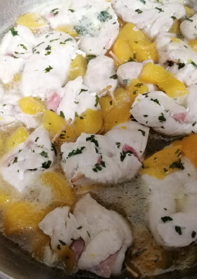 Una foto de Pollo con melocotón