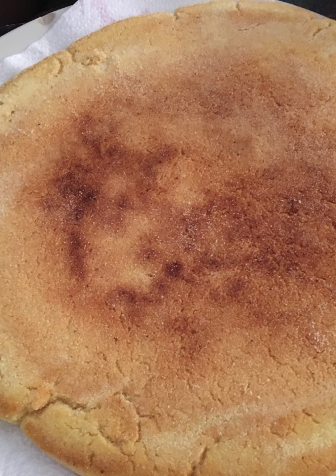 Una foto de Harcha (pan de sémola marroquí)